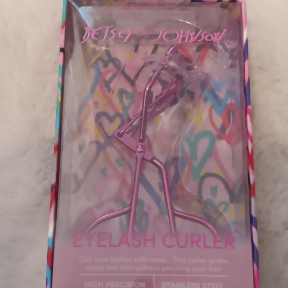 Betsey Johnson Eyelash Curler - Picture 5 of 5